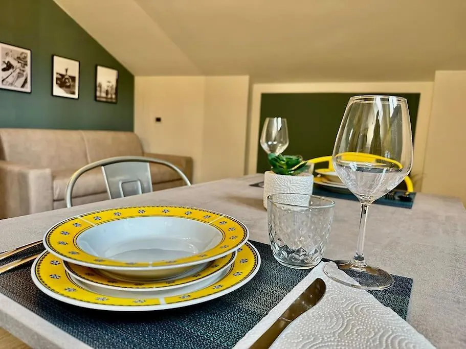 63 Passi Dal Lago In Centro By Revenue House Côme Italia